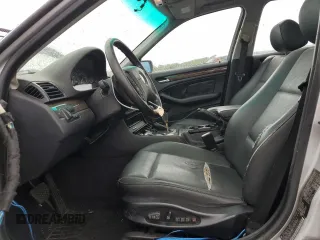 2003 BMW 3 Series 325xi с VIN WBAEU33483PM53835, выставлен на аукционе Copart как лот 58373085 с пробегом 207 758 миль миль и Списание • Salvage title. История ставок и продаж доступна на DreamBid. Изображение 7.