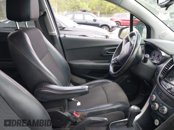 2019 Chevrolet Trax LT with VIN 3GNCJLSB7KL135287, listed as a IAAI auction lot 41982826 with 132,263 mi miles and . Bid and sale history available at carsss.com. Image 5.