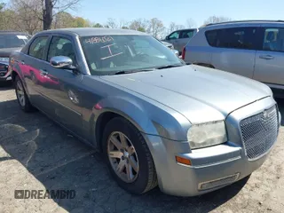 2007 Chrysler 300 with VIN 2C3LA43R17H881975, listed as a IAAI auction lot 41886021 with 236,450 mi miles. Bid and sale history available at carsss.com. Image 1.