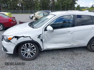 2018 Mitsubishi Outlander ES z VIN JA4AP3AU1JZ005296, wystawiony jako IAAI lot #42327265 z przebiegiem 91 300 mil mil oraz . Historia ofert i sprzedaży dostępna na DreamBid. Obrazek 6.