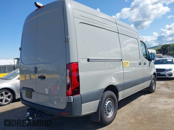 2025 Mercedes-Benz Sprinter Cargo with VIN W1Y4KBHY9ST205086, listed as a IAAI auction lot 41922358 with 5,590 mi miles and . Bid and sale history available at carsss.com. Image 4.