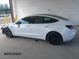 2018 Tesla Model 3 Long Range Battery z VIN 5YJ3E1EA1JF053895, wystawiony jako IAAI lot #42182178 z przebiegiem 75 356 mil mil oraz . Historia ofert i sprzedaży dostępna na DreamBid. Obrazek 15.