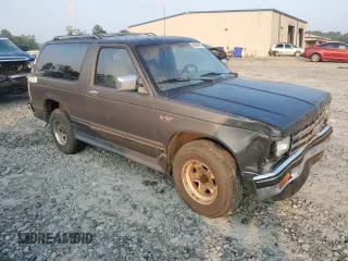 1988 Chevrolet Blazer z VIN 1GNCS18R7J8221699, wystawiony jako Copart lot #59299785 z przebiegiem 307 873 mil mil oraz Czysty tytuł • Clean title. Historia ofert i sprzedaży dostępna na DreamBid. Obrazek 4.