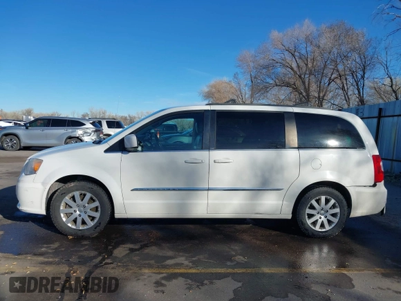 2013 Chrysler Town & Country Touring with VIN 2C4RC1BG7DR674253, listed as a IAAI auction lot 41854303 with 171,502 mi miles. Bid and sale history available at carsss.com. Image 14.