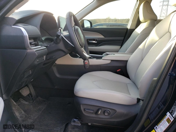 2024 Toyota Grand Highlander Hybrid XLE with VIN 5TDACAB58RS010408, listed as a Copart auction lot 52630205 with 5,083 mi miles and Salvage Title. Bid and sale history available at carsss.com. Image 7.