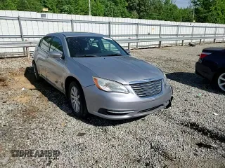 2013 Chrysler 200 Touring z VIN 1C3CCBBB3DN768437, wystawiony jako Copart lot #55159375 z przebiegiem 117 502 mil mil oraz Szkoda całkowita • Salvage title. Historia ofert i sprzedaży dostępna na DreamBid. Obrazek 14.