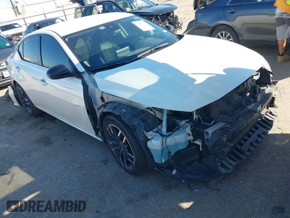 2022 Nissan Altima SR z VIN 1N4BL4CV8NN420653, wystawiony jako IAAI lot #41633021 z przebiegiem 61 284 mil mil oraz . Historia ofert i sprzedaży dostępna na DreamBid. Obrazek 1.
