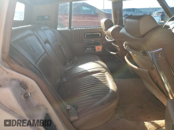 1988 Cadillac Brougham z VIN 1G6DW51Y9J9710161, wystawiony jako Copart lot #87093424 z przebiegiem 59 519 mil mil oraz Czysty tytuł • Clean title. Historia ofert i sprzedaży dostępna na DreamBid. Obrazek 10.