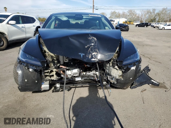 2025 Tesla Model 3 Long Range z VIN 5YJ3E1EA9SF924138, wystawiony jako Copart lot #48324125 z przebiegiem 2 445 mil mil oraz Szkoda całkowita • Salvage title. Historia ofert i sprzedaży dostępna na DreamBid. Obrazek 5.