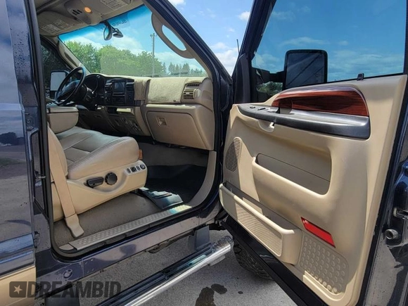 2005 Ford F-250 XL с VIN 1FTSW21P55EC70561, выставлен на аукционе Copart как лот 58500605 с пробегом 122 723 миль миль и На запчасти • Non repairable. История ставок и продаж доступна на DreamBid. Изображение 5.
