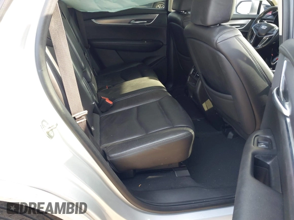 2019 Cadillac XT5 Premium Luxury AWD z VIN 1GYKNFRS2KZ227166, wystawiony jako IAAI lot #41786410 z przebiegiem 99 576 mil mil oraz . Historia ofert i sprzedaży dostępna na DreamBid. Obrazek 8.