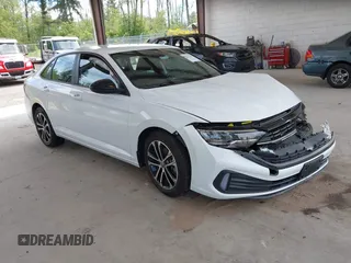 2023 Volkswagen Jetta Sport z VIN 3VWBM7BU5PM009299, wystawiony jako IAAI lot #42337190 z przebiegiem 35 217 mil mil oraz . Historia ofert i sprzedaży dostępna na DreamBid. Obrazek 1.