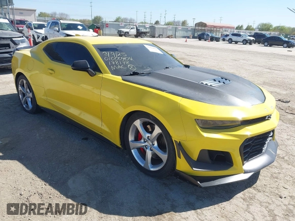 2017 Chevrolet Camaro 1SS z VIN 1G1FE1R7XH0178178, wystawiony jako IAAI lot #41824066 z przebiegiem 89 554 mil mil oraz . Historia ofert i sprzedaży dostępna na DreamBid. Obrazek 1.