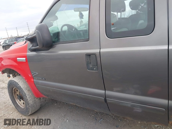 2003 Ford Super Duty F-250 XL with VIN 1FTNX21F33EA47739, listed as a IAAI auction lot 41914651 with 300,398 mi miles. Bid and sale history available at carsss.com. Image 15.