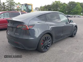 2022 Tesla Model Y Performance z VIN 7SAYGDEF5NF544542, wystawiony jako IAAI lot #42118855 z przebiegiem 27 256 mil mil oraz . Historia ofert i sprzedaży dostępna na DreamBid. Obrazek 4.