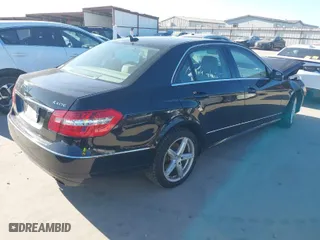 2010 Mercedes-Benz E-Class E 350 Luxury with VIN WDDHF8HB2AA144382, listed as a IAAI auction lot 40942440 with 198,887 mi miles. Bid and sale history available at carsss.com. Image 4.
