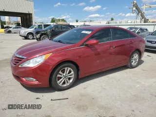 2013 Hyundai Sonata GLS z VIN 5NPEB4AC4DH702721, wystawiony jako Copart lot #57821945 z przebiegiem 84 618 mil mil oraz Szkoda całkowita • Salvage title. Historia ofert i sprzedaży dostępna na DreamBid. Obrazek 1.