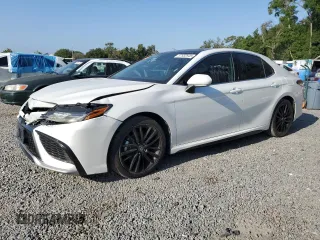 2021 Toyota Camry XSE z VIN 4T1K61AK9MU599892, wystawiony jako Copart lot #57832845 z przebiegiem 76 606 mil mil oraz Szkoda całkowita • Salvage title. Historia ofert i sprzedaży dostępna na DreamBid. Obrazek 1.