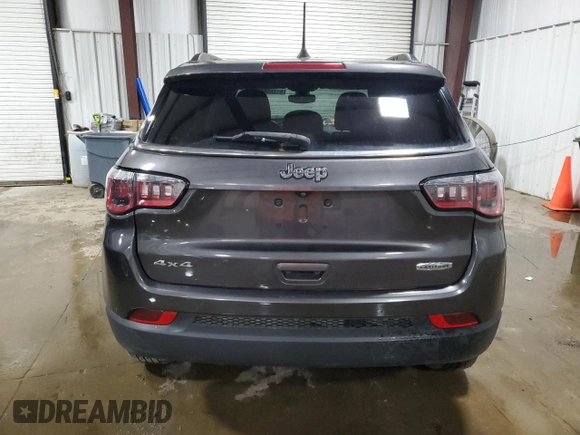 2019 Jeep Compass Latitude z VIN 3C4NJDBB4KT670391, wystawiony jako Copart lot #61283805 z przebiegiem 80 584 mil mil oraz Szkoda całkowita • Salvage title. Historia ofert i sprzedaży dostępna na DreamBid. Obrazek 6.