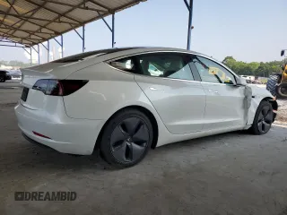 2020 Tesla Model 3 Standard Range Plus z VIN 5YJ3E1EA5LF599103, wystawiony jako Copart lot #59159465 z przebiegiem 32 614 mil mil oraz Czysty tytuł • Clean title. Historia ofert i sprzedaży dostępna na DreamBid. Obrazek 3.