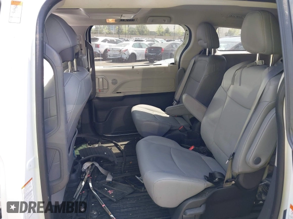 2024 Toyota Sienna XLE z VIN 5TDJSKFC9RS111099, wystawiony jako IAAI lot #42061708 z przebiegiem 15 741 mil mil oraz . Historia ofert i sprzedaży dostępna na DreamBid. Obrazek 8.