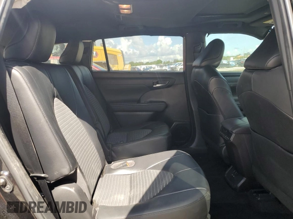 2022 Toyota Highlander XSE with VIN 5TDLZRAH3NS115126, listed as a Copart auction lot 62293825 with 59,189 mi miles and Salvage title. Bid and sale history available at DreamBid. Image 11.