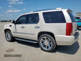 2008 Cadillac Escalade z VIN 1GYEC638X8R166660, wystawiony jako Copart lot #58272785 z przebiegiem 129 470 mil mil oraz Szkoda całkowita • Salvage title. Historia ofert i sprzedaży dostępna na DreamBid. Obrazek 2.