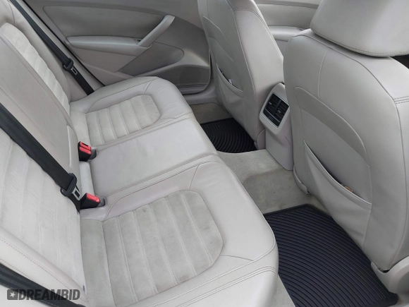 2013 Volkswagen Passat SEL Premium with VIN 1VWCM7A35DC061462, listed as a IAAI auction lot 41767171 with 163,708 mi miles. Bid and sale history available at carsss.com. Image 8.