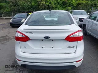 2019 Ford Fiesta SE z VIN 3FADP4BJ2KM143337, wystawiony jako IAAI lot #42179937 z przebiegiem 124 078 mil mil oraz . Historia ofert i sprzedaży dostępna na DreamBid. Obrazek 16.