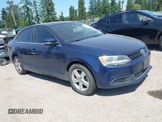 2014 Volkswagen Jetta TDI w/Premium с VIN 3VWLL7AJ0EM386974, выставлен на аукционе IAAI как лот 42422323 с пробегом 186 409 миль миль и . История ставок и продаж доступна на DreamBid. Изображение 1.