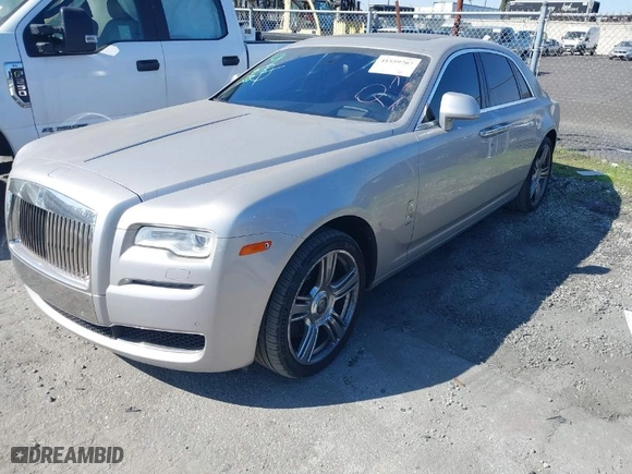 2017 Rolls-Royce Ghost with VIN SCA664S54HUX54040, listed as a IAAI auction lot 41559707 with 43,073 mi miles. Bid and sale history available at carsss.com. Image 2.
