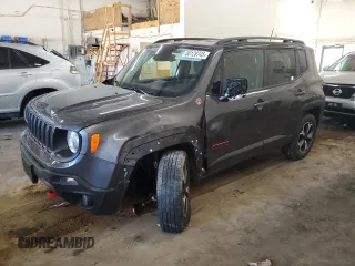 2021 Jeep Renegade Trailhawk z VIN ZACNJDC11MPM22564, wystawiony jako Copart lot #50128745 z przebiegiem 30 738 mil mil oraz Szkoda całkowita • Salvage title. Historia ofert i sprzedaży dostępna na DreamBid. Obrazek 1.