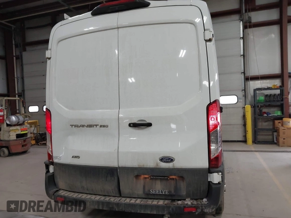 2020 Ford Transit Cargo z VIN 1FTBR2C84LKA08946, wystawiony jako IAAI lot #41716396 z przebiegiem 77 272 mil mil oraz . Historia ofert i sprzedaży dostępna na DreamBid. Obrazek 16.