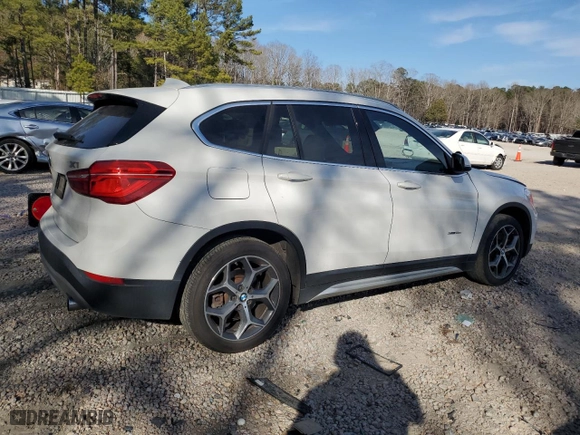 2018 BMW X1 xDrive28i with VIN WBXHT3C38J5F92064, listed as a Copart auction lot 46570835 with NaN miles and Salvage Title. Bid and sale history available at carsss.com. Image 3.