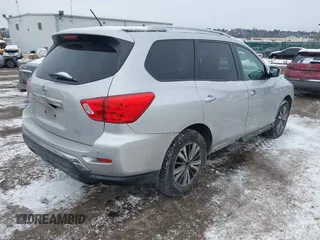 2017 Nissan Pathfinder SV z VIN 5N1DR2MN2HC687013, wystawiony jako IAAI lot #41362733 z przebiegiem 129 832 mil mil oraz . Historia ofert i sprzedaży dostępna na DreamBid. Obrazek 4.