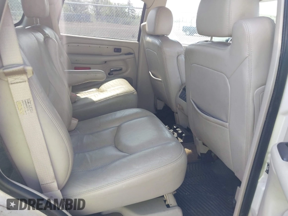 2005 Cadillac Escalade z VIN 1GYEC63T55R114823, wystawiony jako IAAI lot #41931065 z przebiegiem Nie podano mil oraz . Historia ofert i sprzedaży dostępna na DreamBid. Obrazek 8.