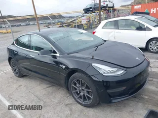 2019 Tesla Model 3 Mid Range z VIN 5YJ3E1EA1KF426824, wystawiony jako IAAI lot #41787234 z przebiegiem 69 879 mil mil oraz . Historia ofert i sprzedaży dostępna na DreamBid. Obrazek 1.