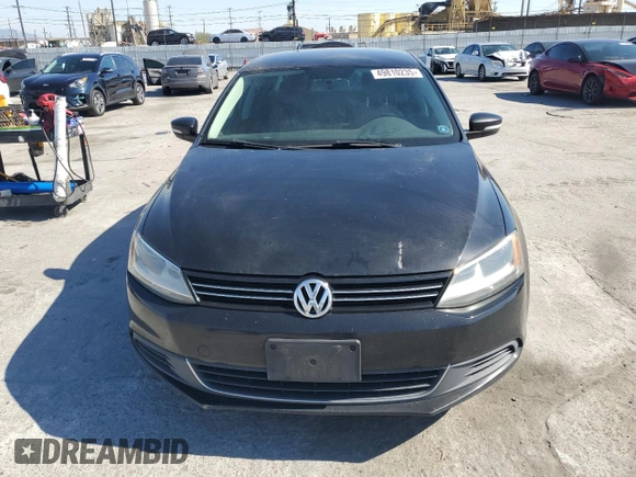 2013 Volkswagen Jetta SE with VIN 3VWDP7AJ8DM412583, listed as a Copart auction lot 49810235 with 180,595 mi miles and Clean title. Bid and sale history available at DreamBid. Image 5.