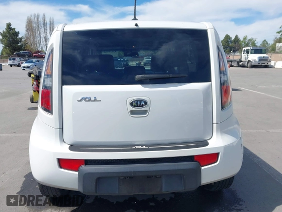 2010 Kia Soul + with VIN KNDJT2A21A7128666, listed as a IAAI auction lot 42019160 with 113,198 mi miles. Bid and sale history available at carsss.com. Image 16.