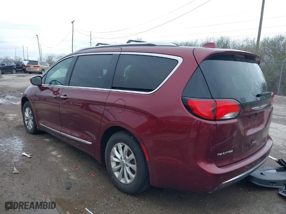 2018 Chrysler Pacifica Touring L with VIN 2C4RC1BG0JR113579, listed as a IAAI auction lot 41922751 with 152,640 mi miles. Bid and sale history available at carsss.com. Image 3.
