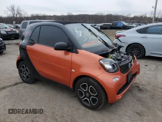 2019 Smart fortwo Pure z VIN WMEFJ9BA3KK410320, wystawiony jako Copart lot #82931664 z przebiegiem Nie podano mil oraz Szkody całkowita. Historia ofert i sprzedaży dostępna na DreamBid. Obrazek 4.