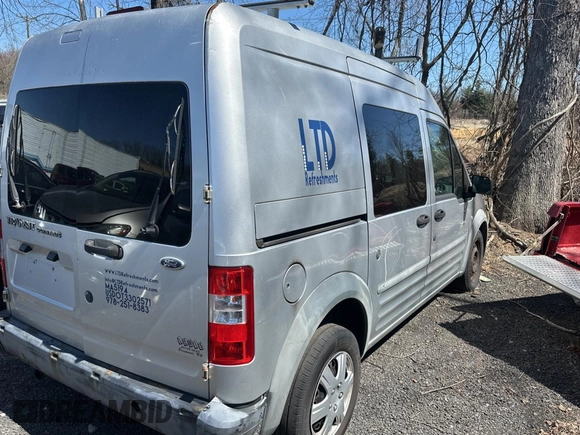 2011 Ford Transit Connect XL z VIN NM0LS6AN9BT062340, wystawiony jako Copart lot #53852135 z przebiegiem 234 690 mil mil oraz Czysty tytuł • Clean title. Historia ofert i sprzedaży dostępna na DreamBid. Obrazek 4.