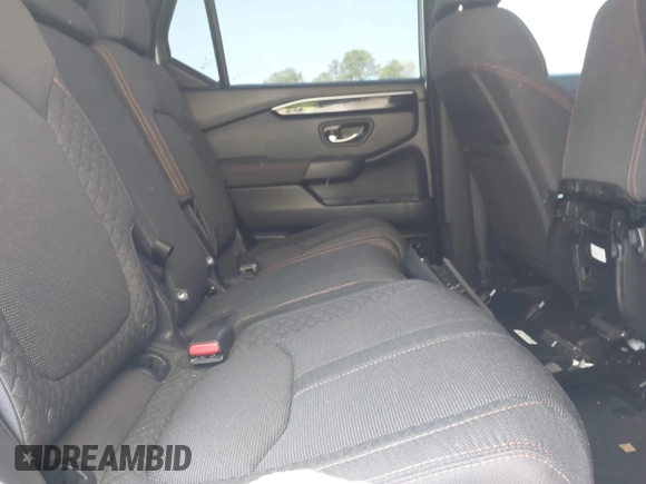 2025 Honda Pilot Sport z VIN 5FNYG1H38SB017782, wystawiony jako IAAI lot #42128117 z przebiegiem 11 920 mil mil oraz . Historia ofert i sprzedaży dostępna na DreamBid. Obrazek 8.
