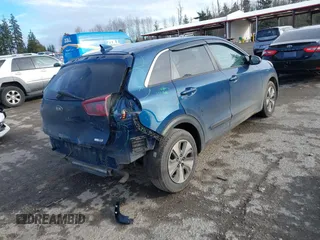 2017 Kia Niro LX with VIN KNDCB3LC0H5104761, listed as a IAAI auction lot 41516734 with 110,486 mi miles. Bid and sale history available at carsss.com. Image 4.