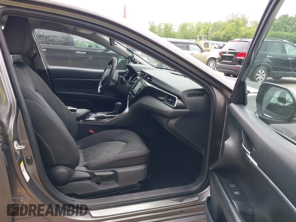 2019 Toyota Camry Hybrid LE z VIN 4T1B31HK4KU511360, wystawiony jako IAAI lot #42298260 z przebiegiem 133 019 mil mil oraz . Historia ofert i sprzedaży dostępna na DreamBid. Obrazek 5.