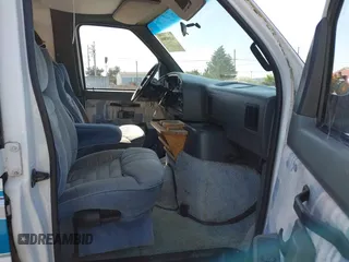 1996 Ford Econoline Cargo z VIN 1FDHS24H9THA55752, wystawiony jako IAAI lot #42052800 z przebiegiem 117 680 mil mil oraz . Historia ofert i sprzedaży dostępna na DreamBid. Obrazek 5.