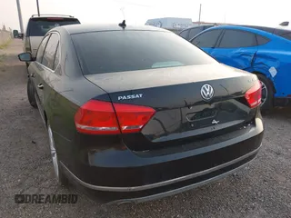 2013 Volkswagen Passat SEL Premium z VIN 1VWCN7A32DC109089, wystawiony jako IAAI lot #42293708 z przebiegiem 120 057 mil mil oraz . Historia ofert i sprzedaży dostępna na DreamBid. Obrazek 3.