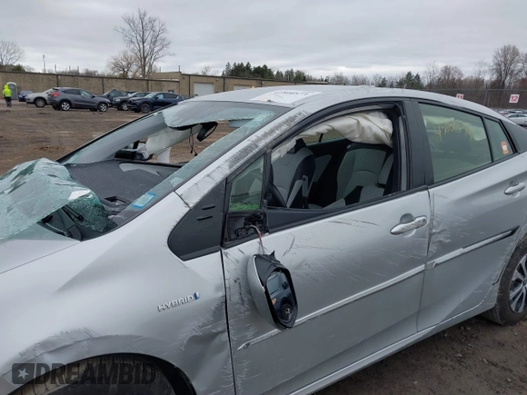 2021 Toyota Prius LE z VIN JTDL9MFU4M3028389, wystawiony jako IAAI lot #41800573 z przebiegiem 32 623 mil mil oraz . Historia ofert i sprzedaży dostępna na DreamBid. Obrazek 6.