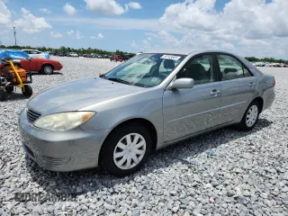 2005 Toyota Camry STD z VIN 4T1BE32K45U636085, wystawiony jako Copart lot #59143885 z przebiegiem 84 384 mil mil oraz Szkoda całkowita • Salvage title. Historia ofert i sprzedaży dostępna na DreamBid. Obrazek 1.