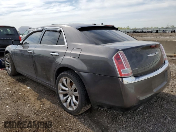 2013 Chrysler 300 C z VIN 2C3CCAKT2DH665649, wystawiony jako Copart lot #55963305 z przebiegiem 188 138 mil mil oraz Szkoda całkowita • Salvage title. Historia ofert i sprzedaży dostępna na DreamBid. Obrazek 2.